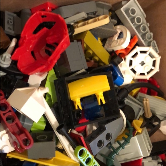 2 pounds assorted Lego Pieces - Picture 1 of 8